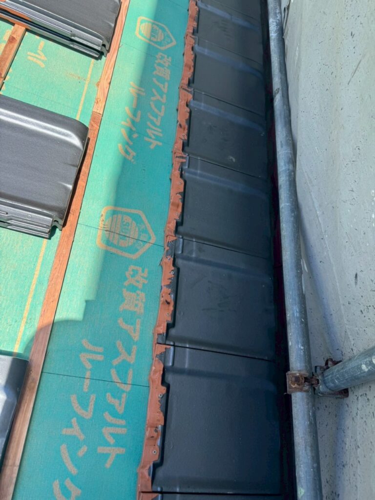 ナガサワぷらすの【施工事例】平板瓦を使用した瓦葺き替え工事|耐久性とデザイン性を両立
