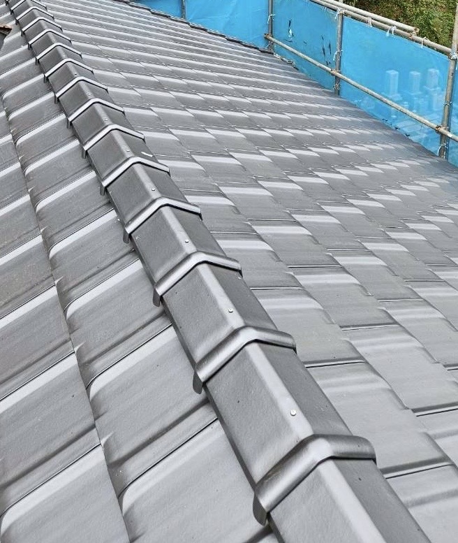 ナガサワぷらすの「【長寿命化の秘訣】瓦の葺き替え工事で屋根を徹底強化！失敗しない流れと費用目安」